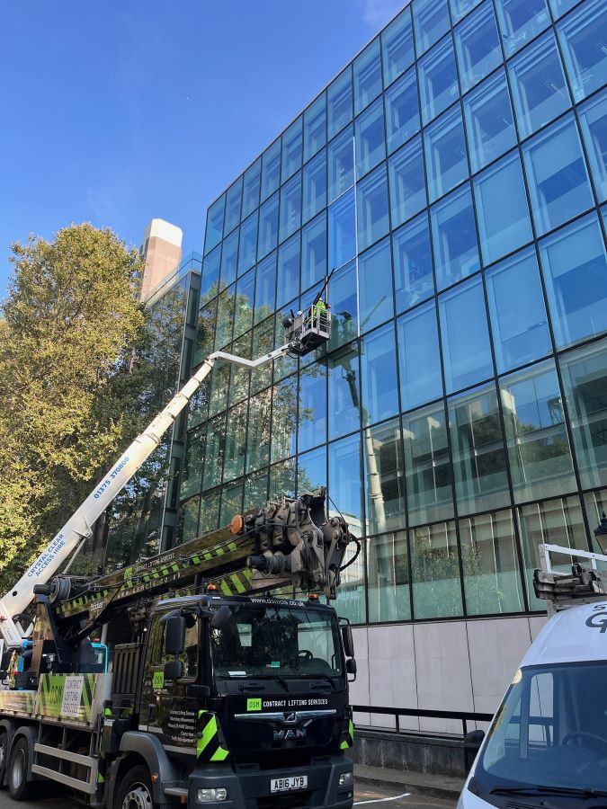 How to install commercial glass: A professional guide to large-scale glazing projects