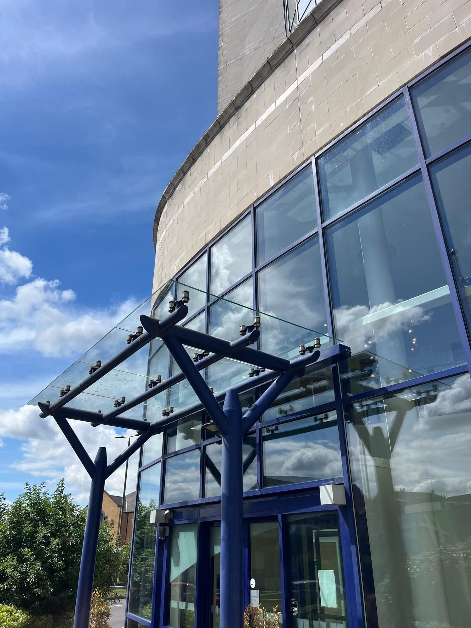 Why trade professionals trust bespoke aluminium fabrication for large projects